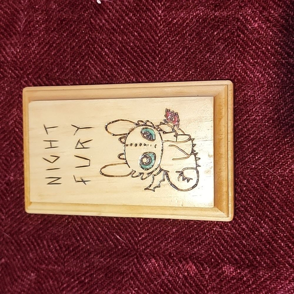 Toothless pyrography plaque
